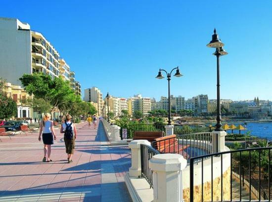 Apartament Cosy 1Br Penthouse With Terrace, Great Location Gzira Zewnętrze zdjęcie